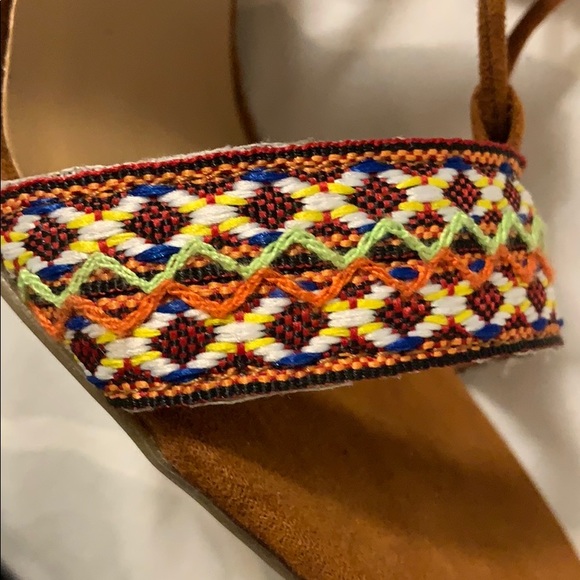 Tan suede embroidered sandals - Picture 6 of 6